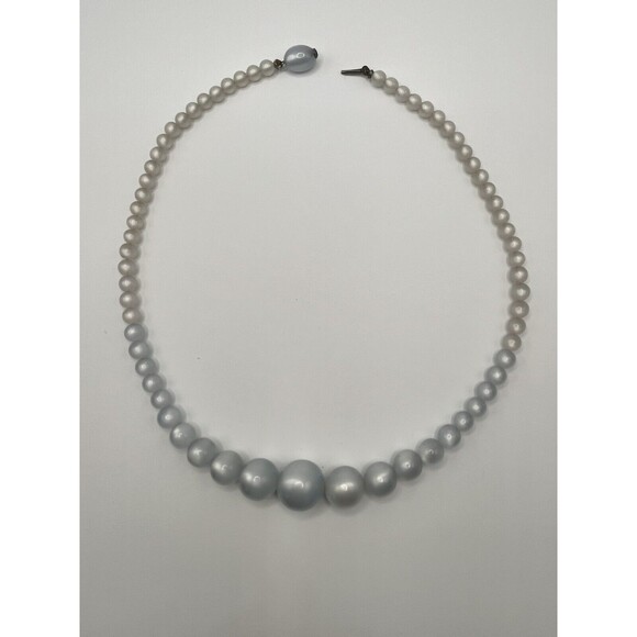 Vintage Luminous White Blue Moonglow Lucite Beaded Choker Necklace - Picture 9 of 10